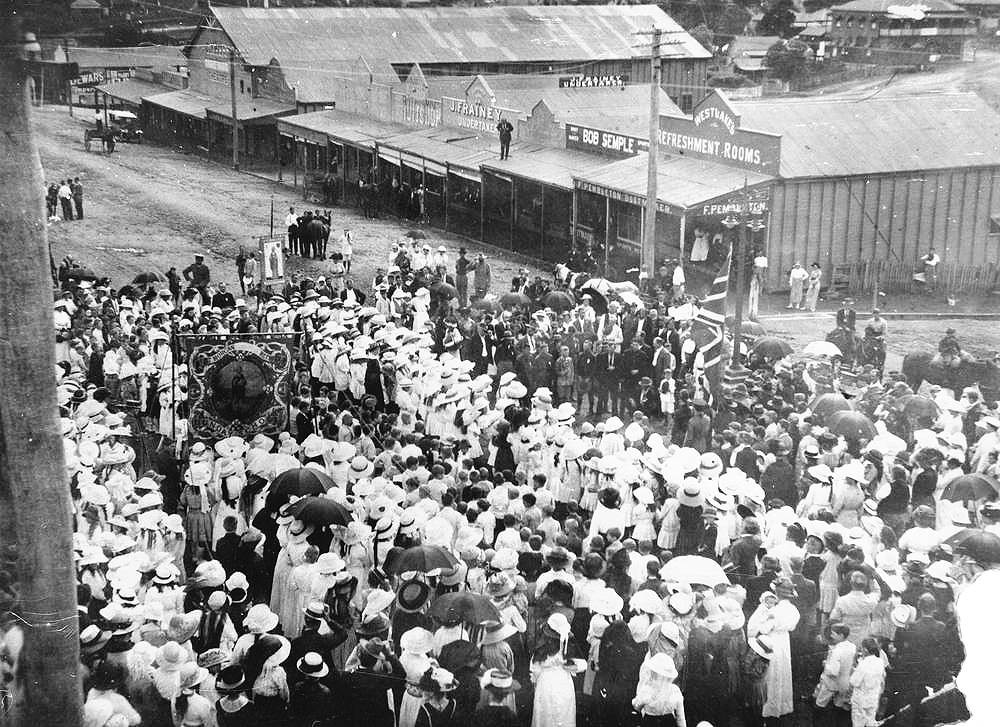 Anzac Day parade on Dee Street, Mt. Morgan, 1916