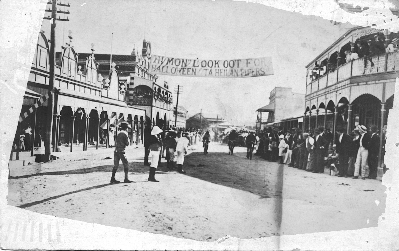 Macrossan St, Ravenswood Bicycle Race 1908.