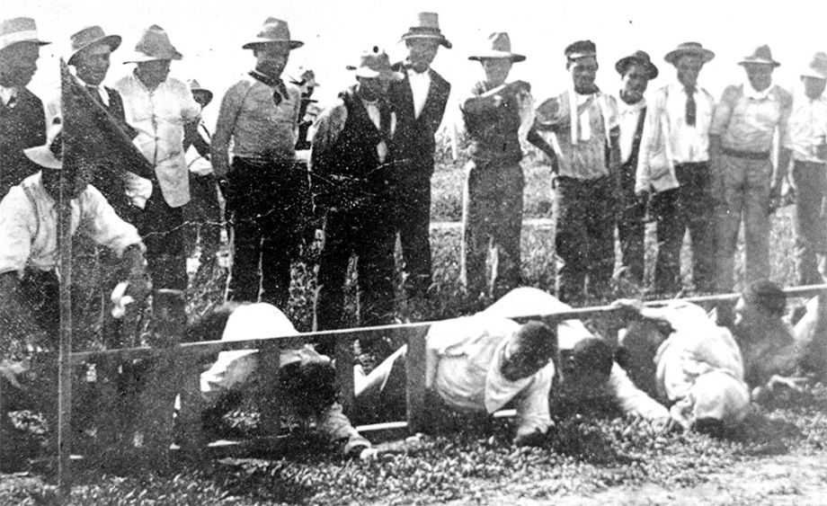 Australian South Sea Islanders participating in an obstacle race in Innisfail, 1902 