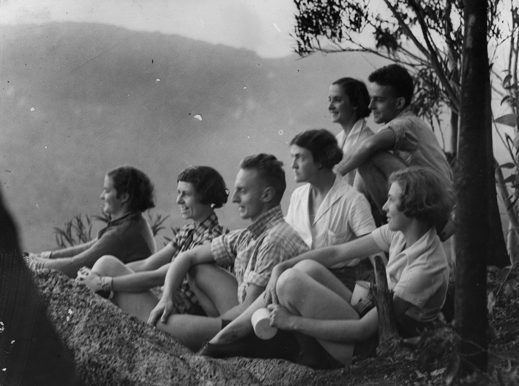 Bushwalkers take a break at Lamington National Park ca 1935