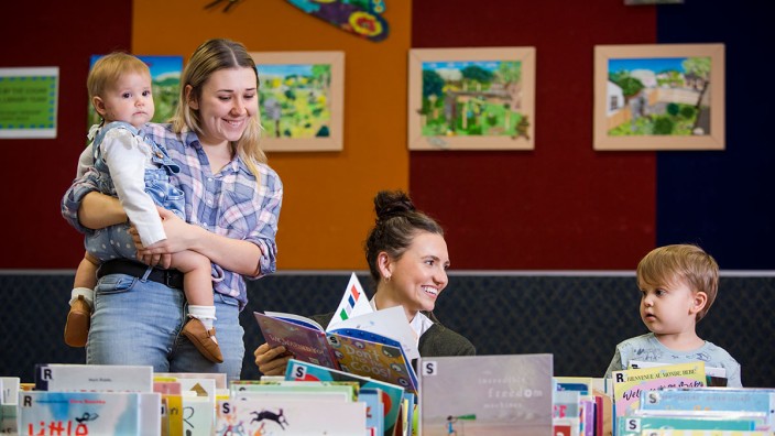 Family getting advice from librarian Logan Library
