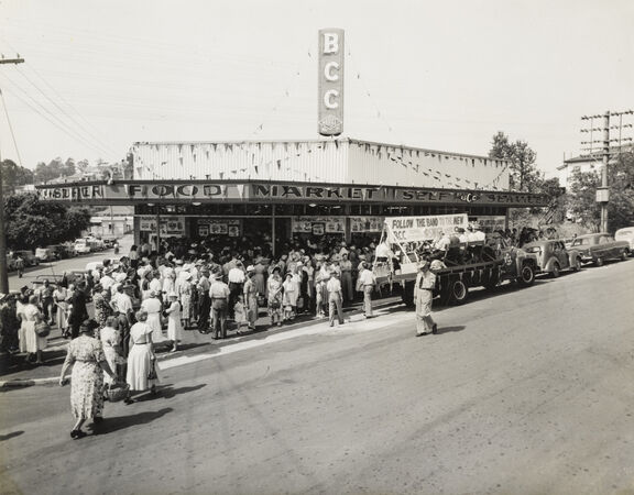 Crowds at the opening of the Ipswich Cash and Carry store, 1955