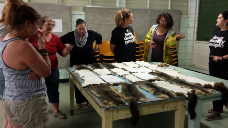 Kim Tilley, Leisha Krause, Aunty Boni Robertson, Carol McGregor, Shelly Monkland and Bianca Beetson at the Gubbi Gubbi/ Kabi Kabi workshop, Kenilworth, November 2015. Photo by kuril dhagun.