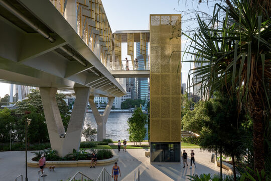 A photo of Kangaroo Point Bridge