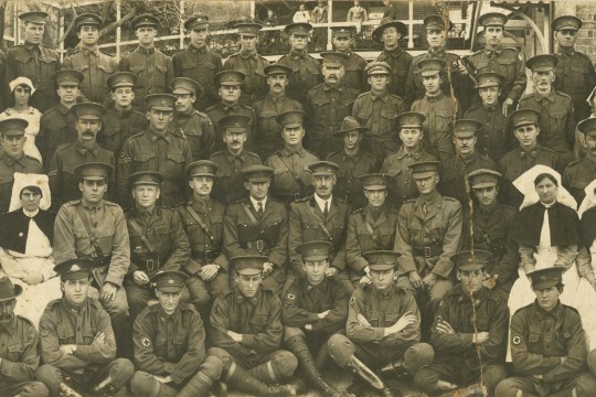 29250 Panorama of Medical and Nursing Staff during World War 1 at Yungaba Kangaroo Point Military Hospital 1917