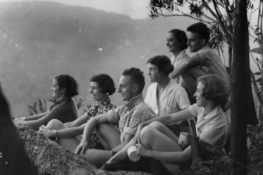 Bushwalkers take a break at Lamington National Park ca 1935