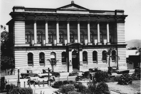 Front of Public Library of Queensland William Street in 1933