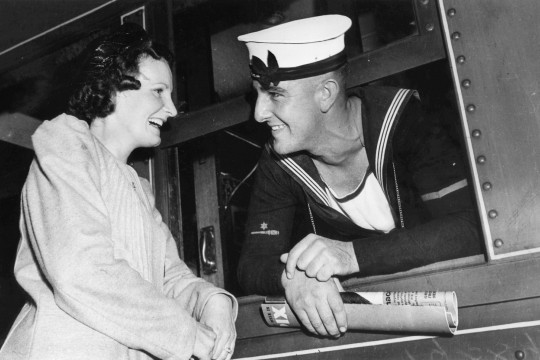 Robert Clark departing for World War II, farewelled by his wife at the South Brisbane Railway Station, 1940. 
