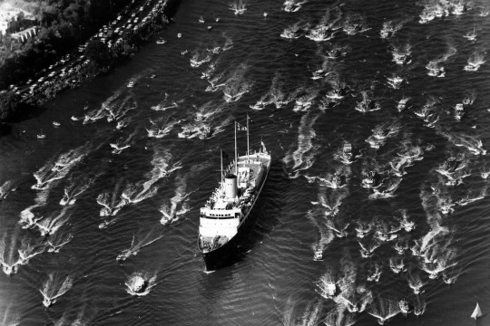 Royal Yacht Britannia Brisbane River 1970 