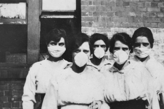 Women wearing surgical masks during the influenza epidemic Brisbane 1919