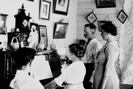 Linning and Allison Quartet practising around the piano Baroona 1913
