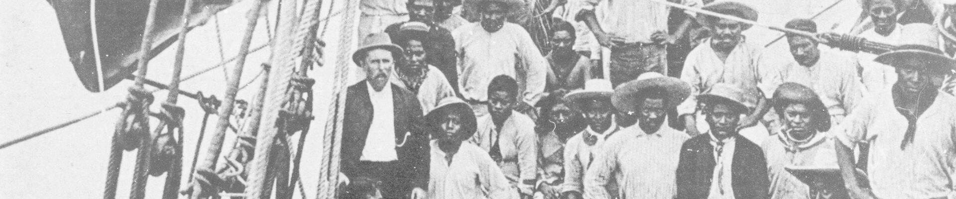 South Sea Islanders arriving by ship in Bundaberg, Queensland Negative number: 18058 South Sea Islanders arriving by ship in Bundaberg Queensland Negative number 18058