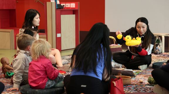 Vietnamese Playgroup facilitator shares a story with families