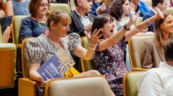 audience cheers