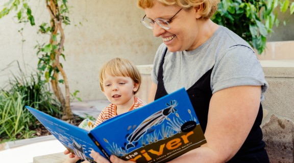Family reading picture book, Joe Ruckli, 2023