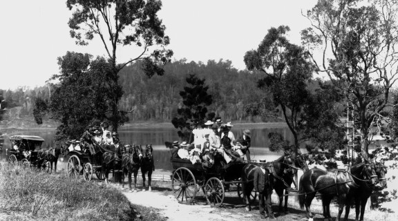 Day trippers travelling to Enoggera Reservoir, Brisbane, ca 1896