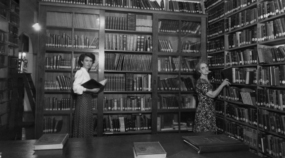Interior of Townsville library, ca. 1948