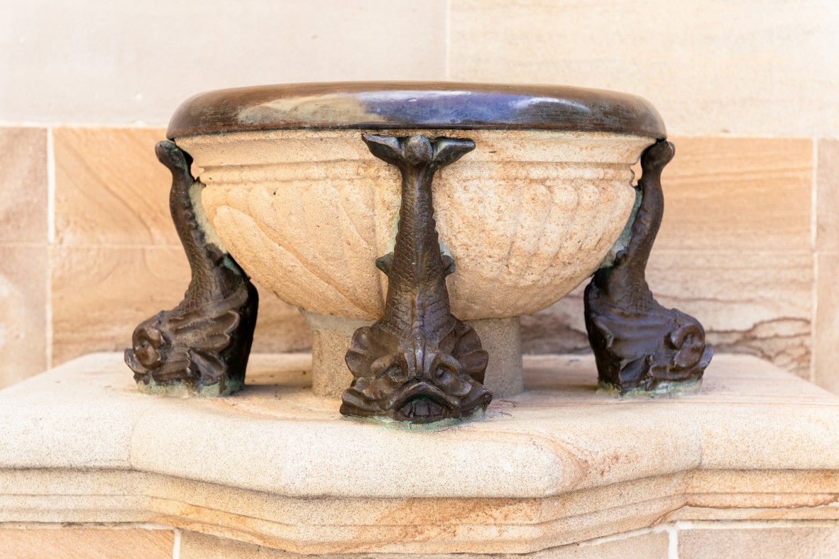 Image of the bronze drinking fountain at Anzac Square today
