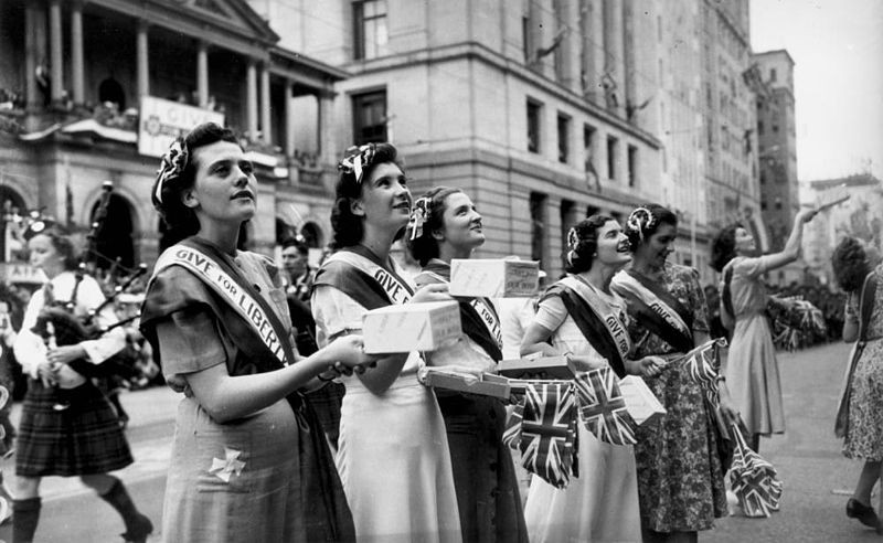 BW image of 5 women collecting for the Freedom Fund Brisbane ca 1943