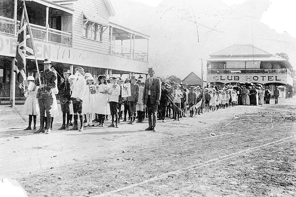 Photographer unknown Schoolchildren taking part in an Anzac Day procession in Yuleba, 1916