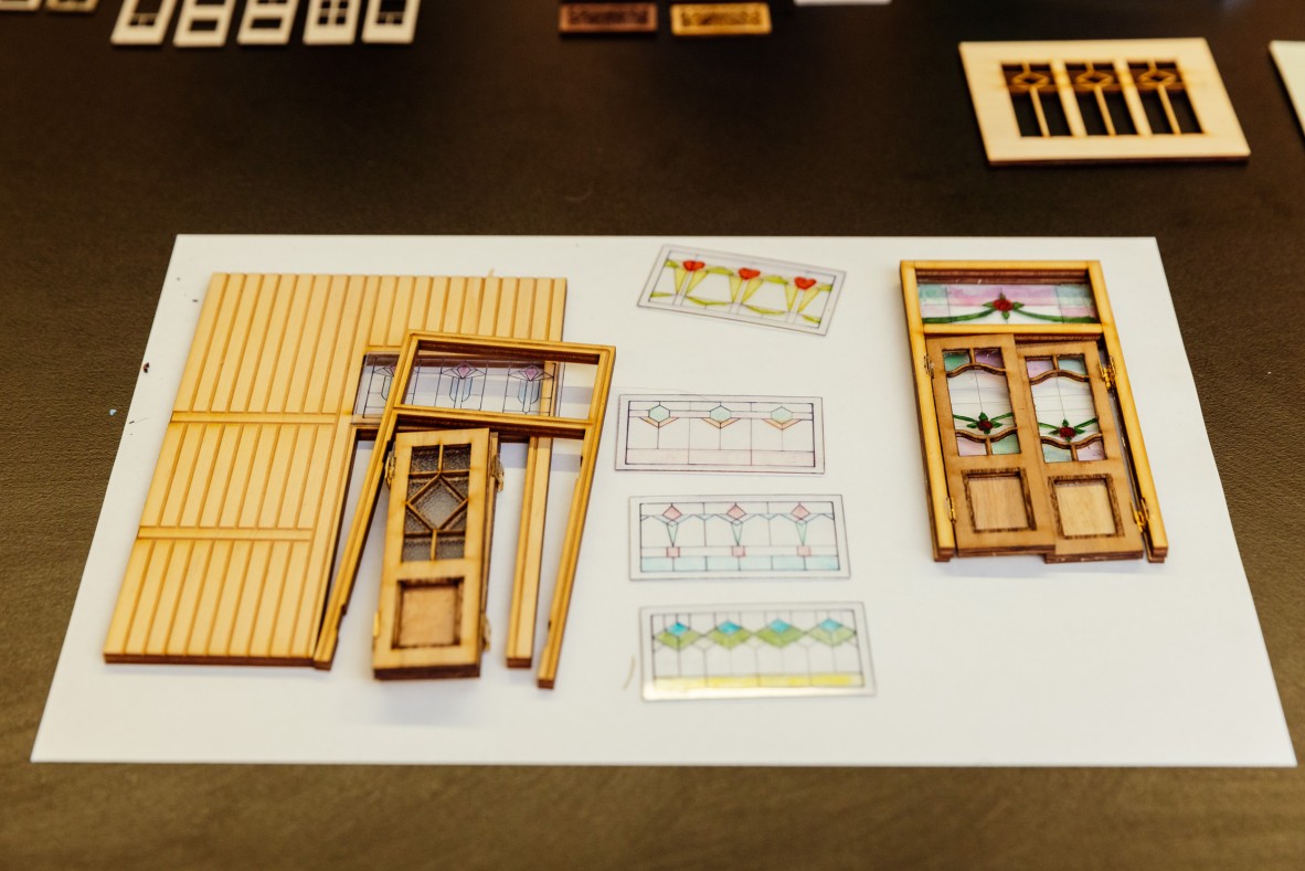 Qld architecture miniature stained glass pieces