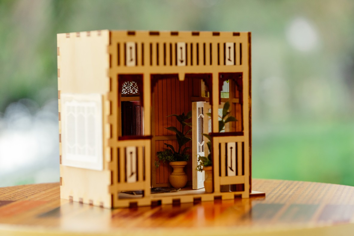 A photo of Queensland miniature book nook side view