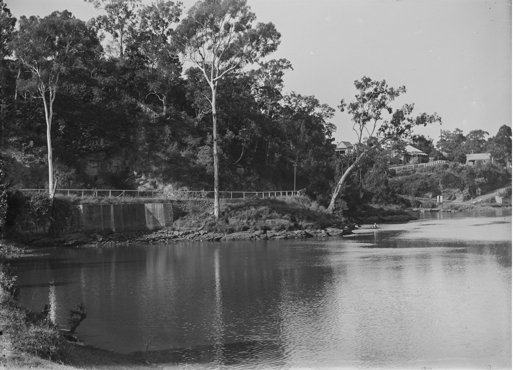 Vintage photograph of the Brisbane River running along Radnor Street in Indooroopilly