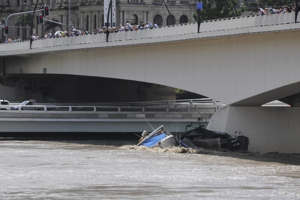 Motor vessel crashes into Victoria Bridge pylon January 2011