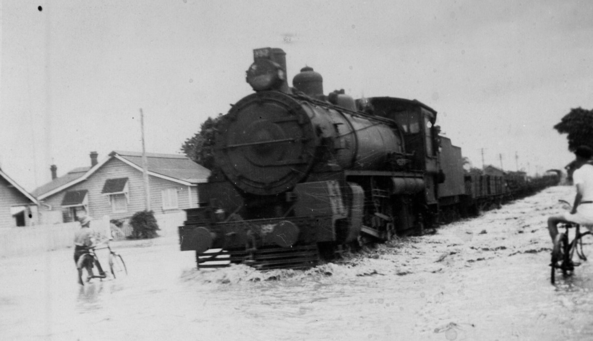 Perry Street, Bundaberg, 1942 floods