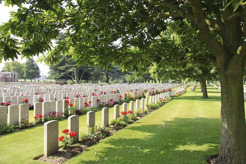 Lijssenthoek Military Cemetery. Graven.
