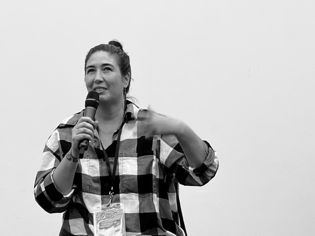 A black and white image of Anne-Marie Te Whiu speaking at Brisbane Writers Festival 2021.