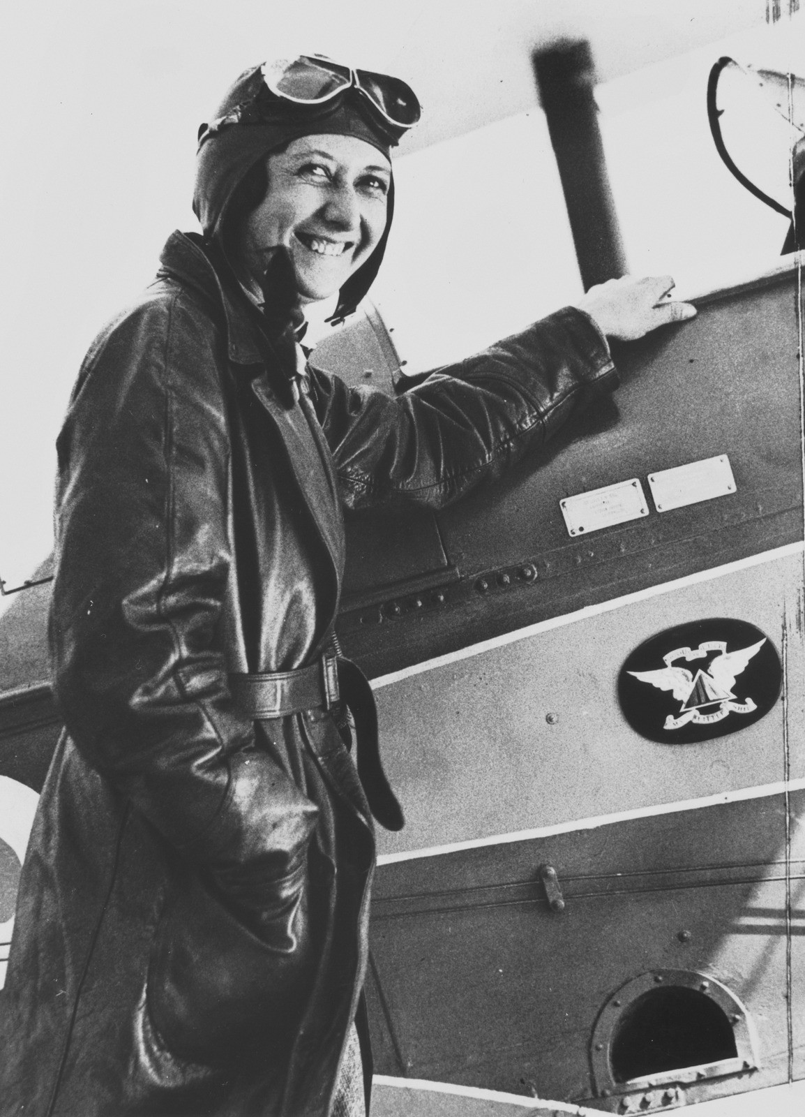  Aviatrix Lores Bonney boarding her Gypsy Moth at Charleville, ca. 1933