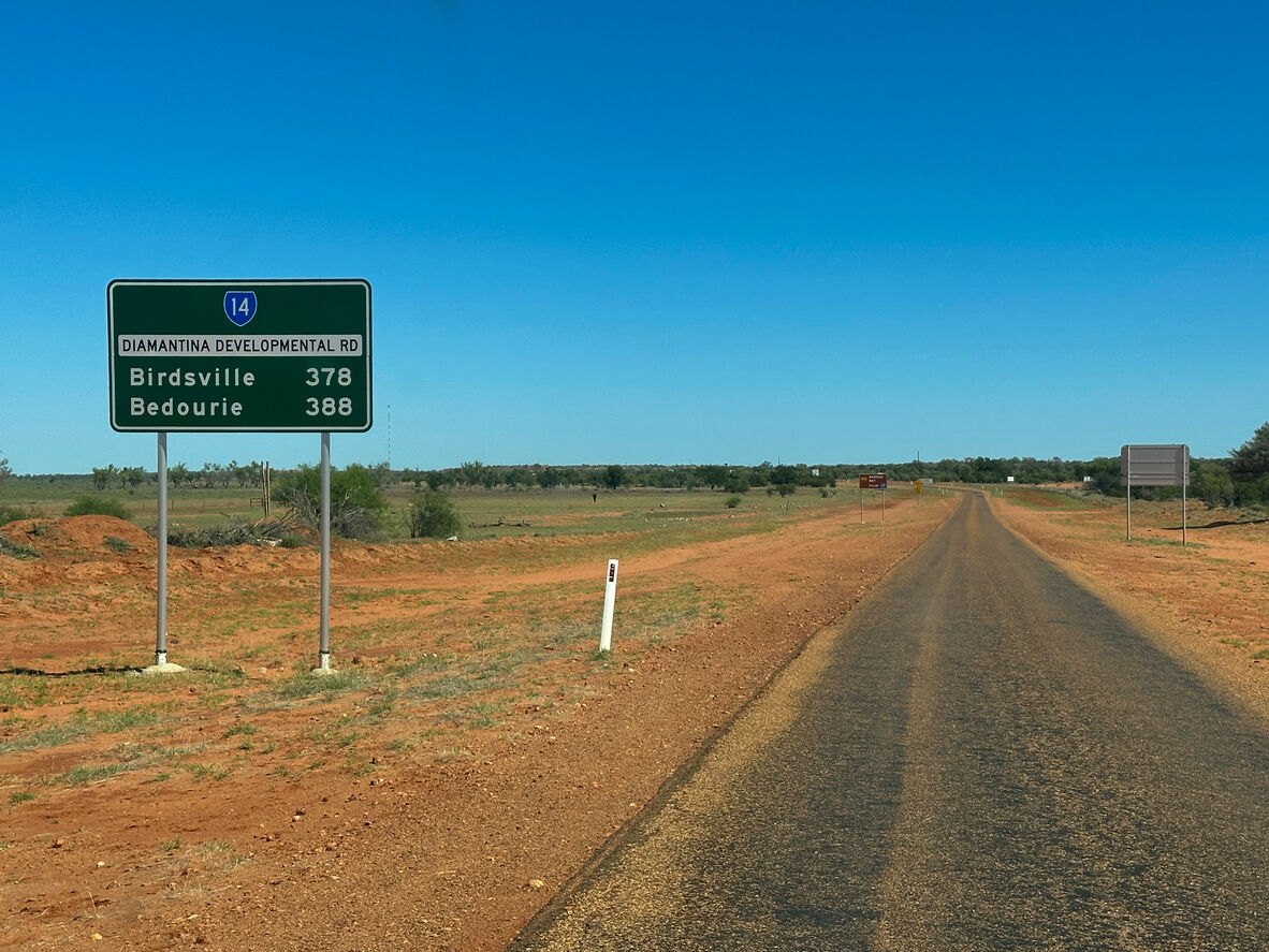 Road sign with distances to Birdsville and Bedourie