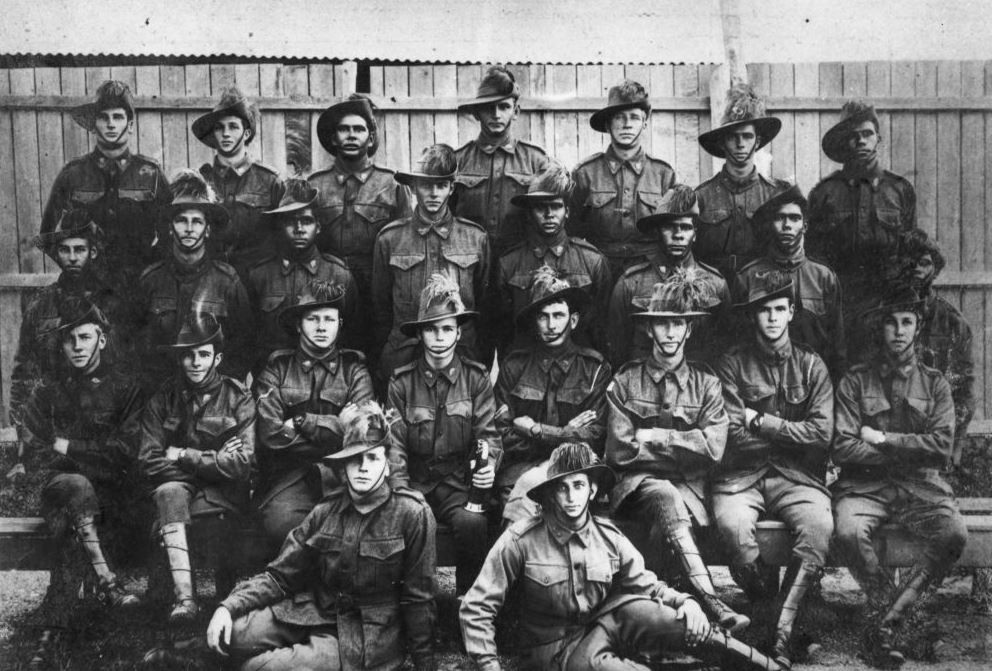 B&W Group photo of WW1 soldiers posing in rows in 1918