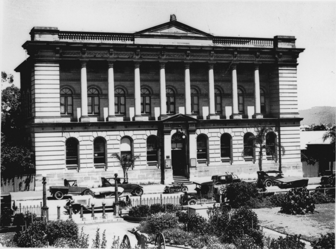 Front of Public Library of Queensland, William Street in 1933