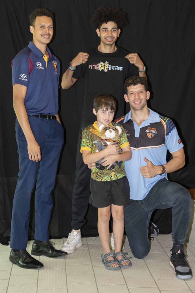 kuril dhagun friends in the pop up photo booth