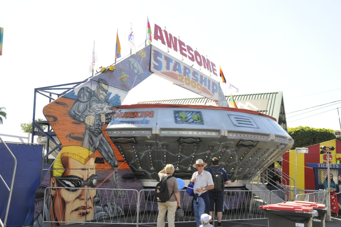 Starship ride at the Ekka 2009