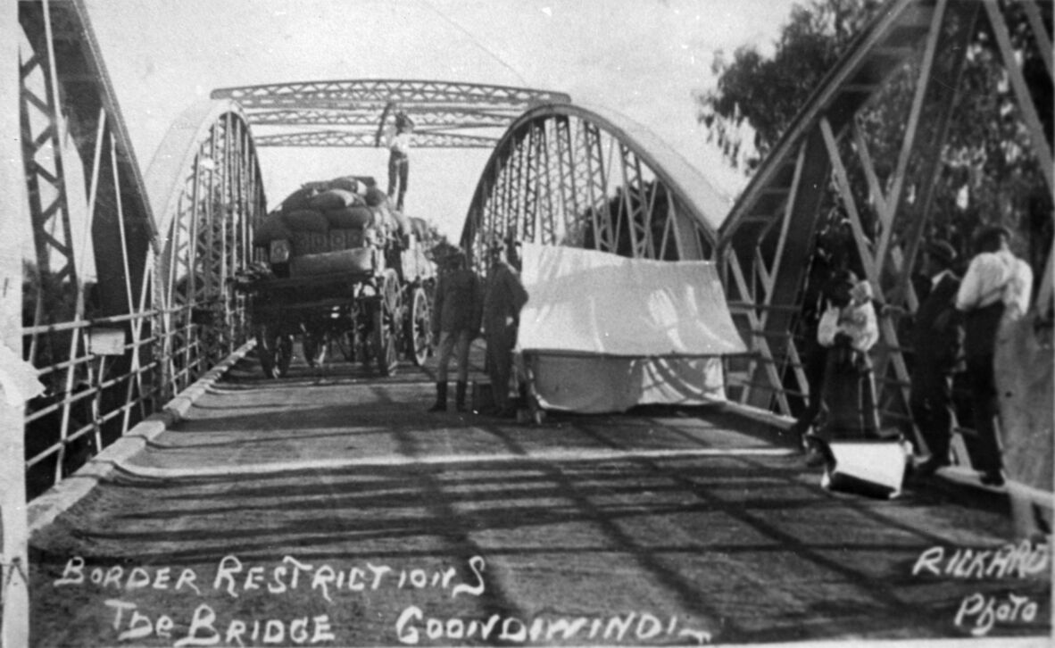 Temporary border inspection control on the MacIntyre Bridge, Goondiwindi, ca. 1919