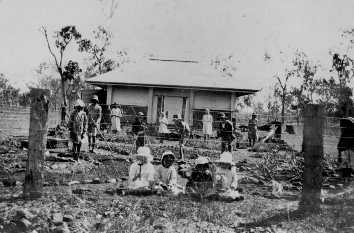 Schoolchildren from Ban Ban Springs State School, tending to the school garden, 1919