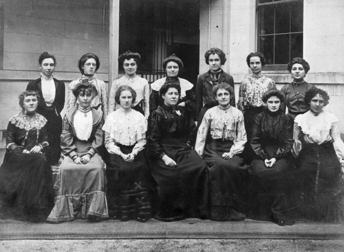 Photo of a group of women posing for photo in 1899