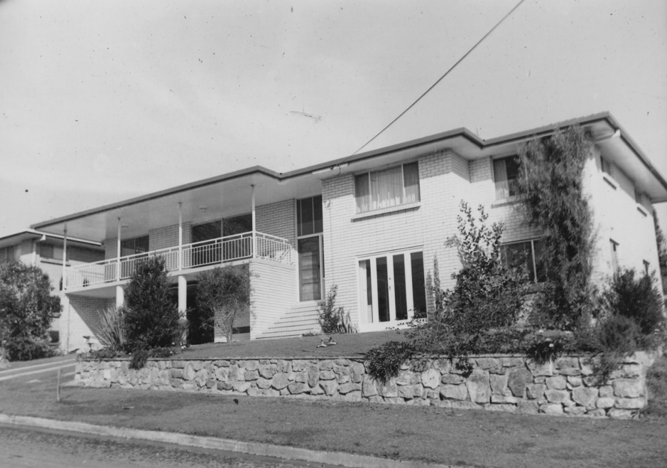 Picture of a brick two storey house with balcony in Aspley