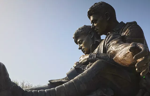 Sculpture of Jack Hunter in the arms of his younger brother Jim created by Australian sculptor Louis Laumen.