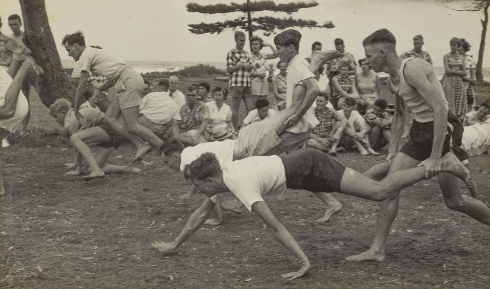 Human wheelbarrow races at Alexandra Park Camp, Easter 1956