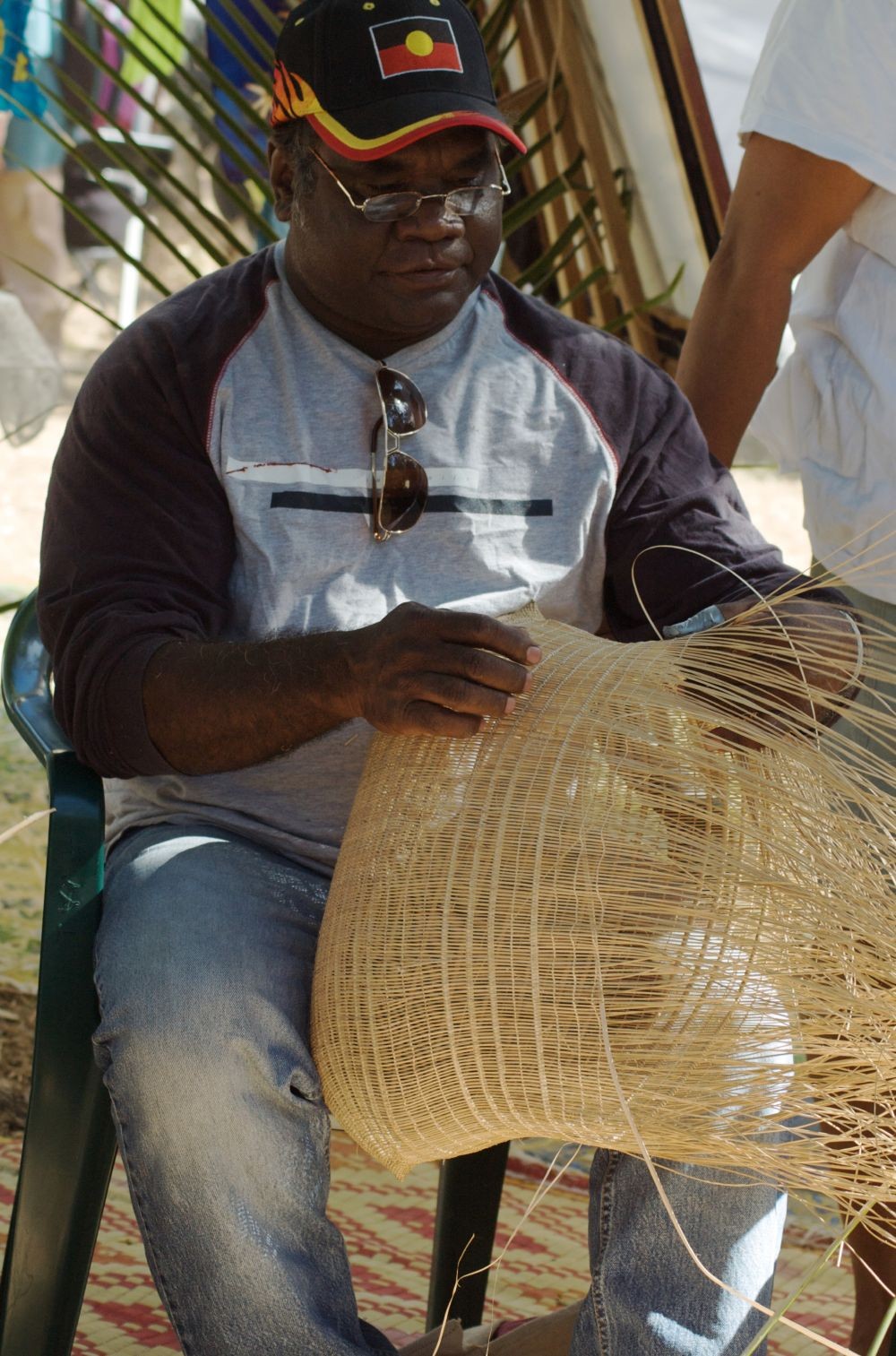Abe Muriata weaving at the Laura Aboriginal Dance Festival 2009 0001-0171