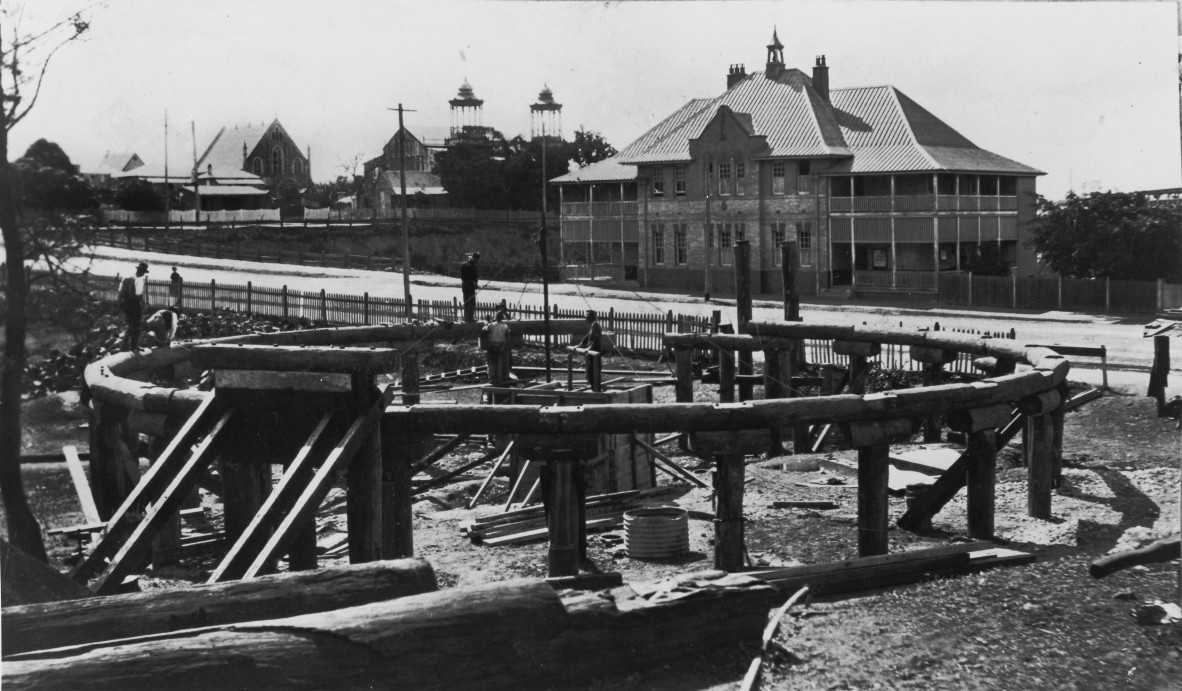 Construction of a railway turntable in Main Street, Woolloongabba, Brisbane, 1921