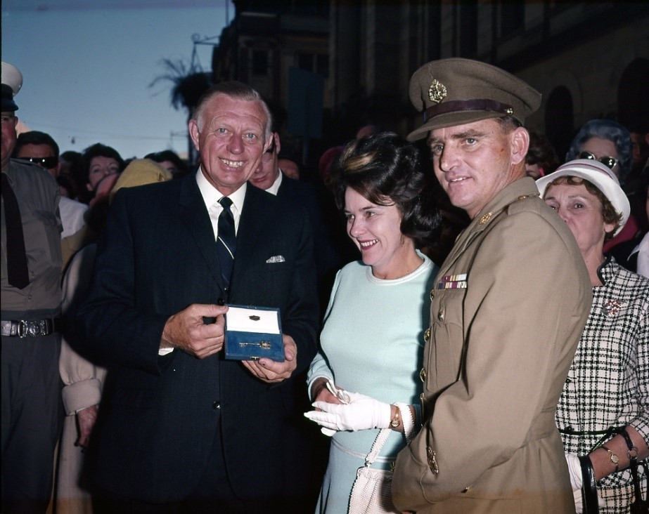 Brisbane Lord Mayor Clem Jones presenting the Keys to the City of Brisbane to Keith Payne VC with his wife Florence.