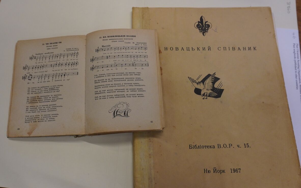 A song book used in Plast.