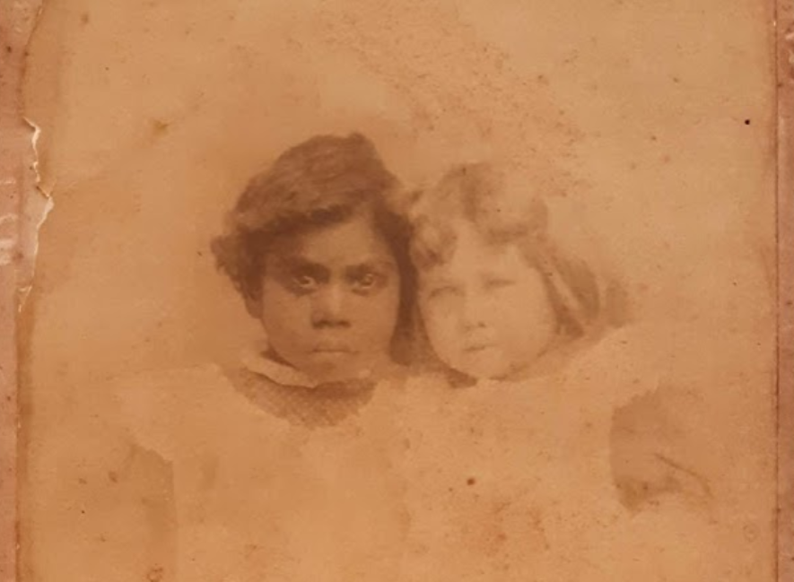 Lucy and Janet Mayne Campbell. 30938 Ronald Monroe photographs, John Oxley Library, State Library of Queensland.