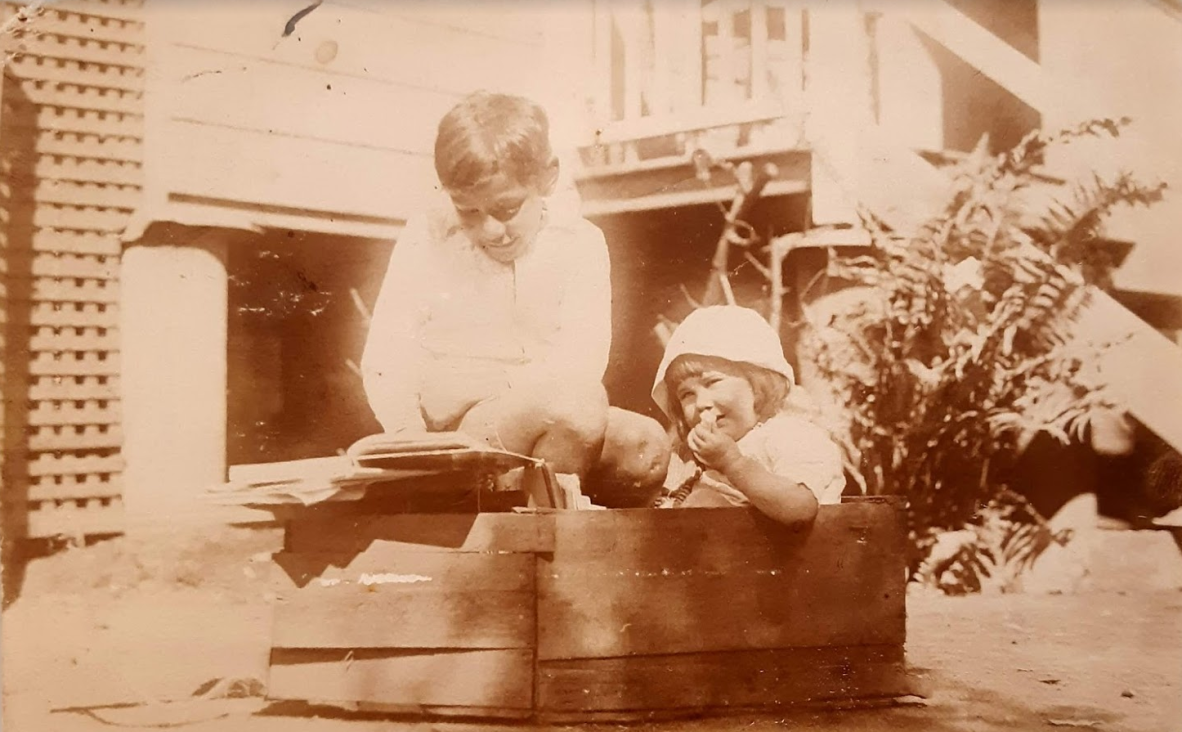 Norman and Nancy Darbyshire, ca 1920. 6820 Ronald Monroe photographs. John Oxley Library, State Library of Queensland.