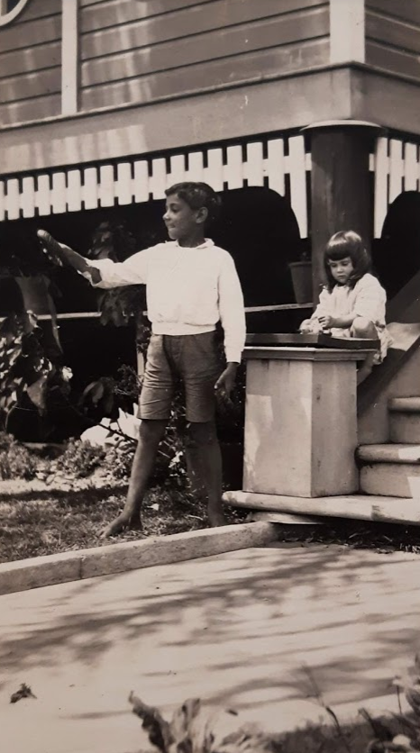 Norman and Nancy Darbyshire, ca 1920. 6820 Ronald Monroe photographs. John Oxley Library, State Library of Queensland.